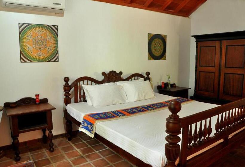 کلبه ییلاقی, The Waves Beach Chalets