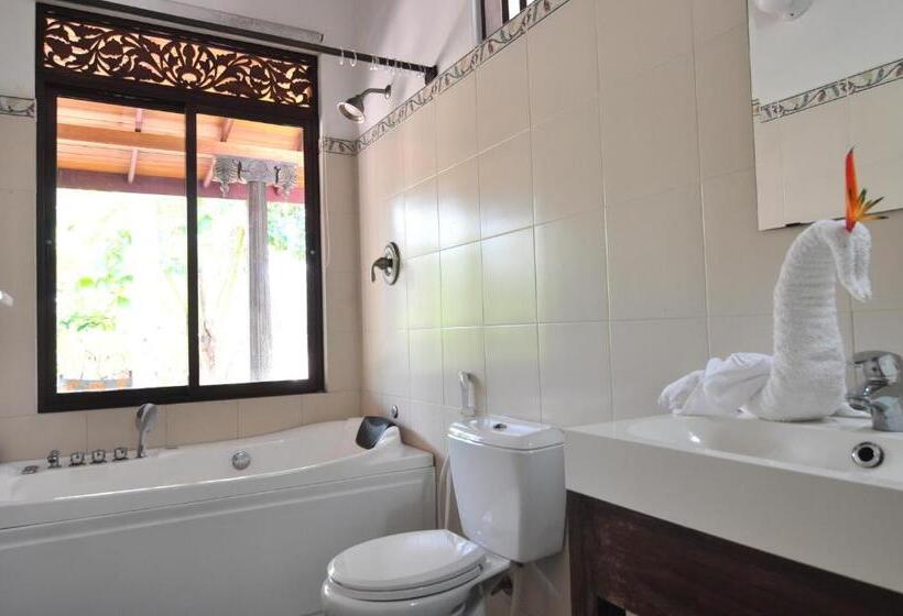 کلبه ییلاقی سوپریور یک خوابه, The Waves Beach Chalets