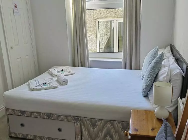バス共有のスタンダードルーム, The Cardigan Bay Guest House
