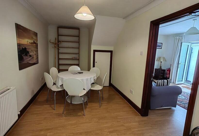 דירת חדר, The Cardigan Bay Guest House