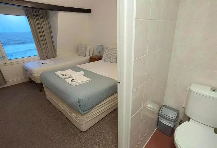 オーシャンビューのデラックストリプルルーム, The Cardigan Bay Guest House