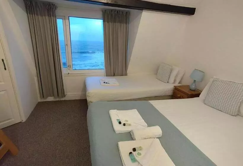 オーシャンビューのデラックストリプルルーム, The Cardigan Bay Guest House