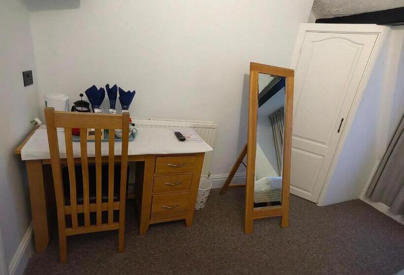 חדר דלוקס לשלושה עם נו לים, The Cardigan Bay Guest House