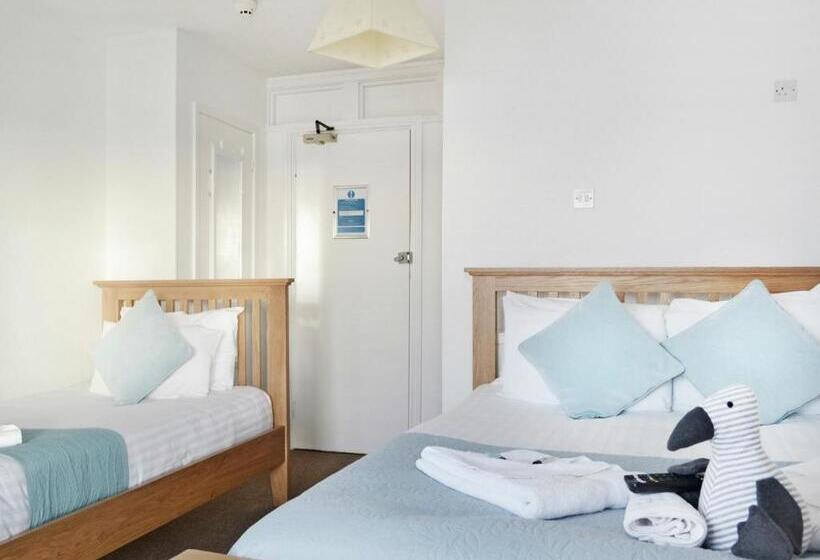Трехместный Номер Deluxe Вид на Море, The Cardigan Bay Guest House