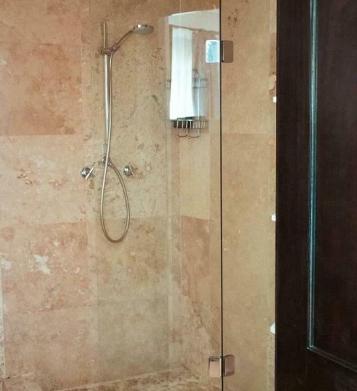 سوییت اجرایی, Southern Light Country House