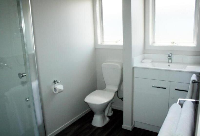 استودیوی استاندارد, Rainbow Motel & Guest House