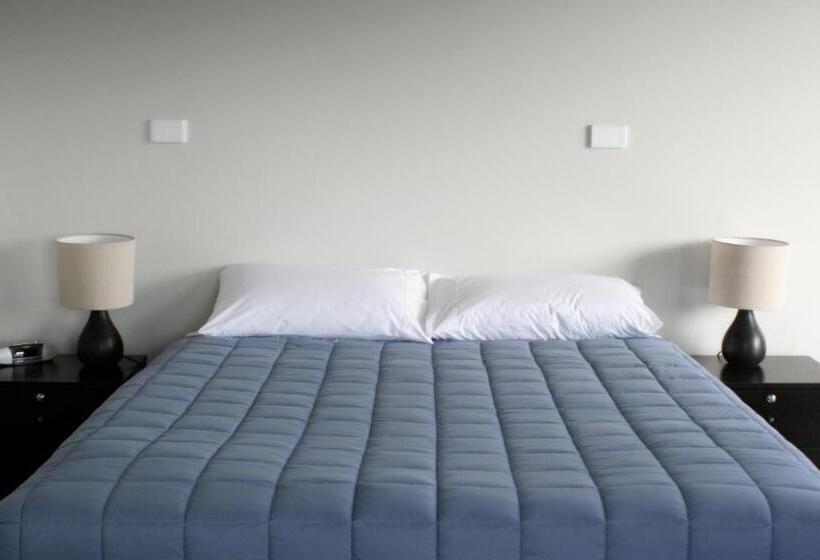 استودیوی استاندارد, Rainbow Motel & Guest House