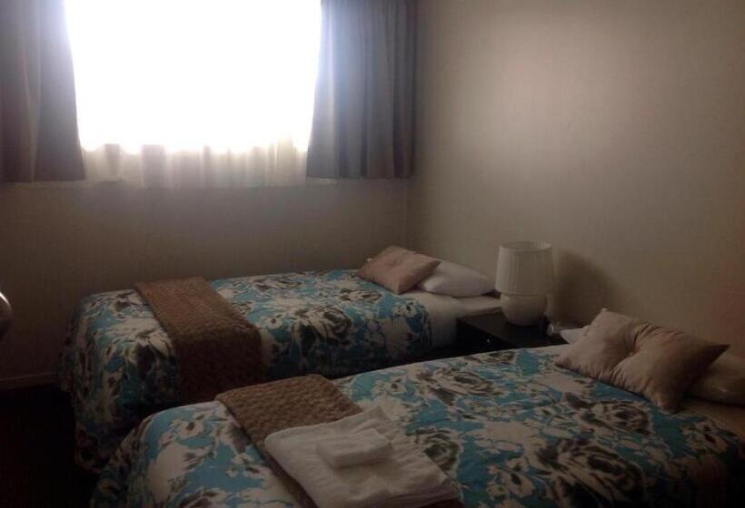 جناح, Rainbow Motel & Guest House