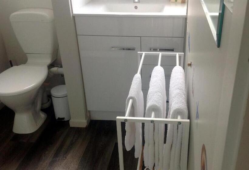 جناح, Rainbow Motel & Guest House