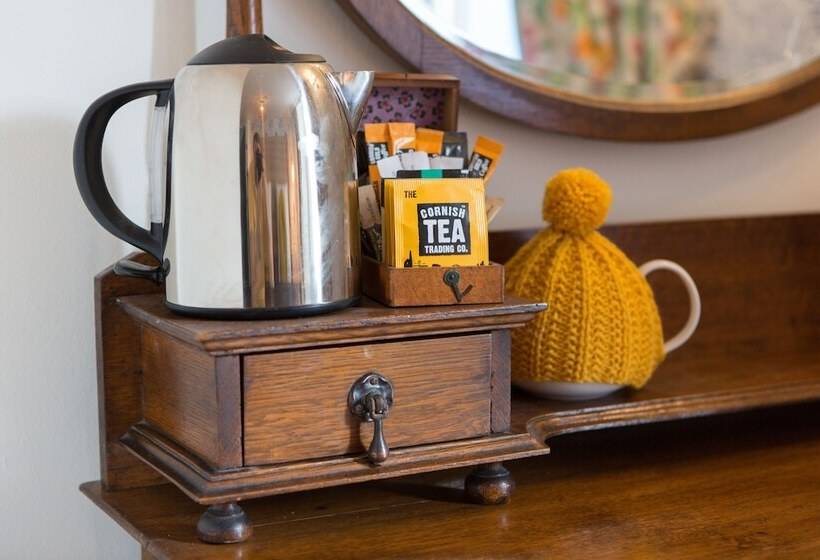 Номер Стандарт, The Old Parsonage