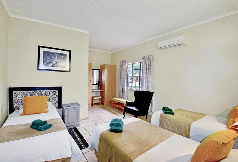 Chalet met 1 Slaapkamer, First Group Kowie River Chalets