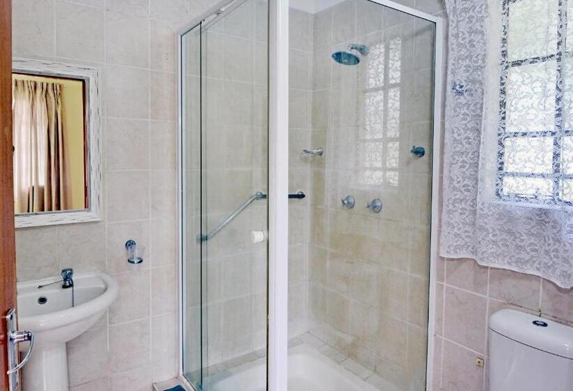 Chalet met 1 Slaapkamer, First Group Kowie River Chalets