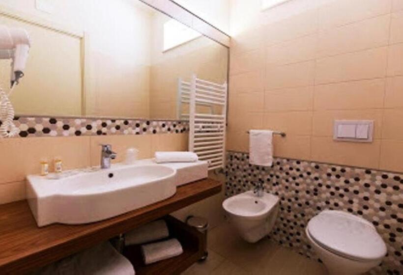 컴포트 트리플 룸, Blue Bay Resort