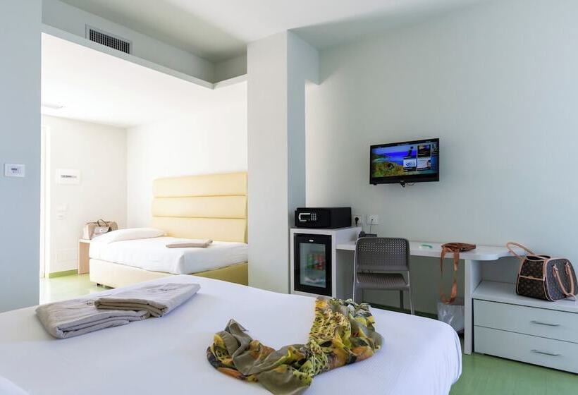 컴포트 트리플 룸, Blue Bay Resort