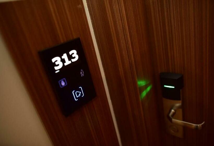 デラックスルーム, Giritligil