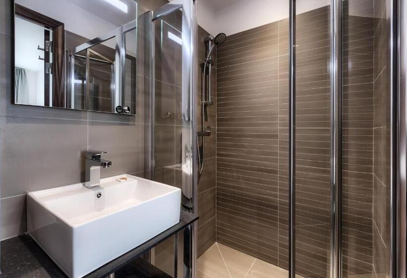 スタンダードトリプルルーム, Le Trente