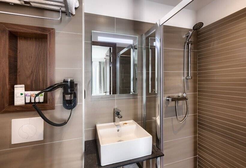 Chambre Triple Standard, Le Trente