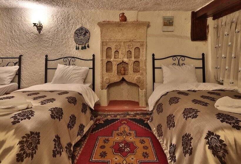 اتاق خانوادگی, Melek Cave