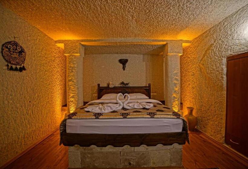 اتاق خانوادگی, Melek Cave