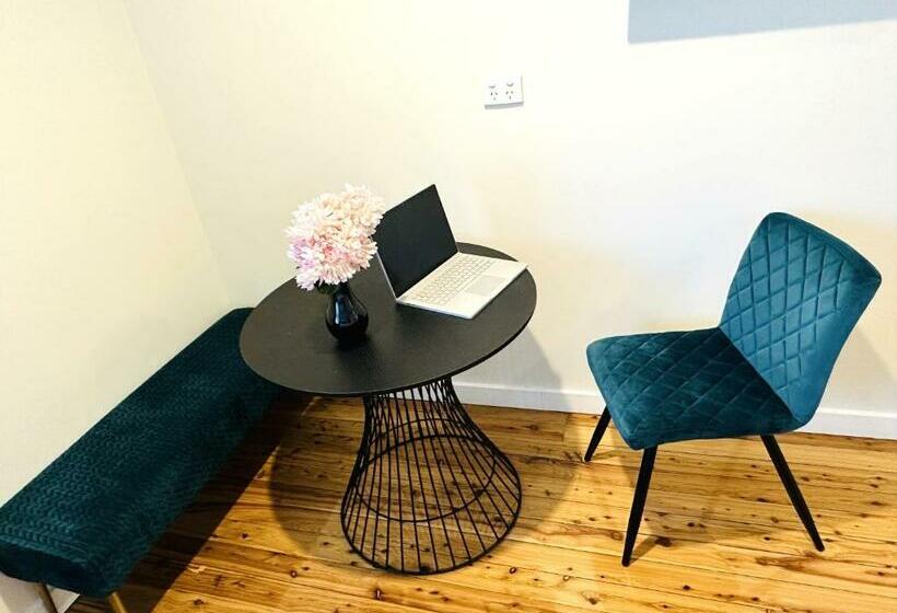 اتاق استاندارد, Seven Inn