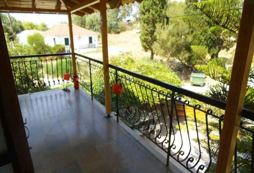 דירת 2 חדרי שינה עם נוף לגינה, Villa Xenos Studios & Apartments