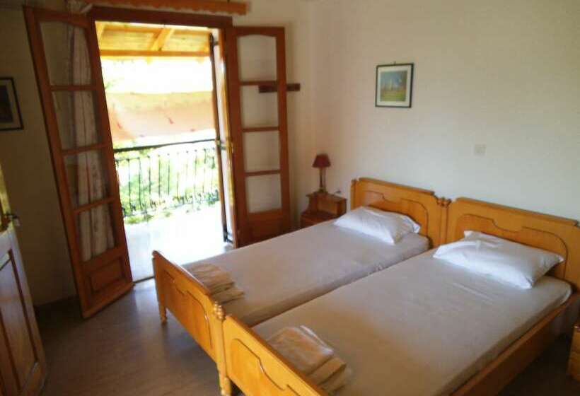 דירת 2 חדרי שינה עם נוף לגינה, Villa Xenos Studios & Apartments