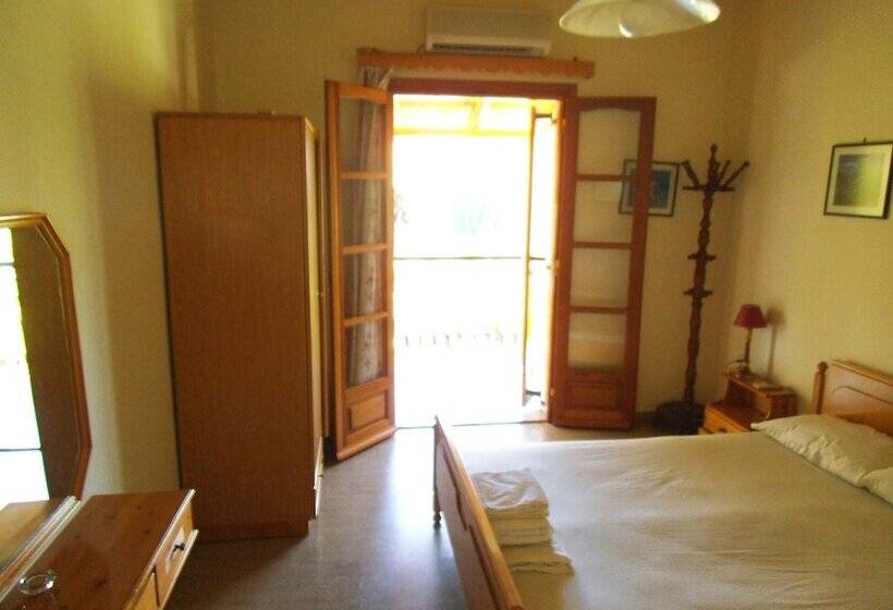 דירת 2 חדרי שינה עם נוף לגינה, Villa Xenos Studios & Apartments