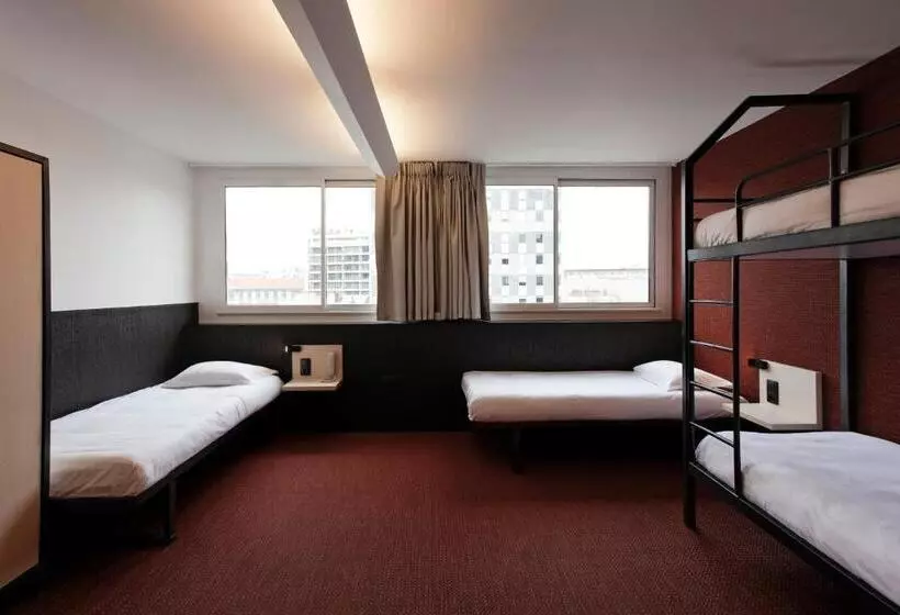 اتاق استاندارد سه نفره, Fiap Paris