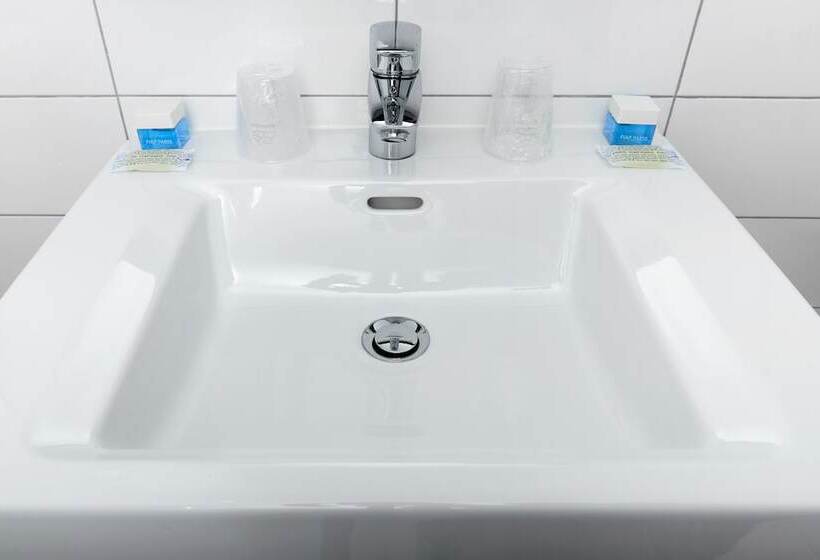 اتاق استاندارد یک نفره, Fiap Paris