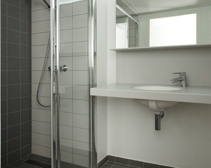 اتاق استاندارد چهار تخته, Fiap Paris