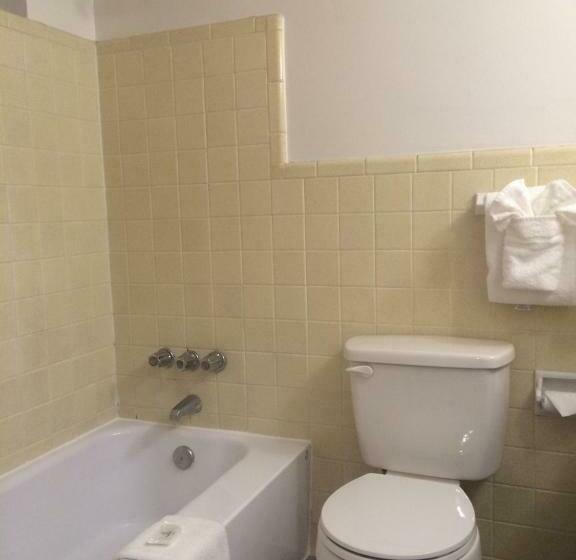 غرفه قياسيه سريرين مزدوجين, Cove Motel Oceanfront