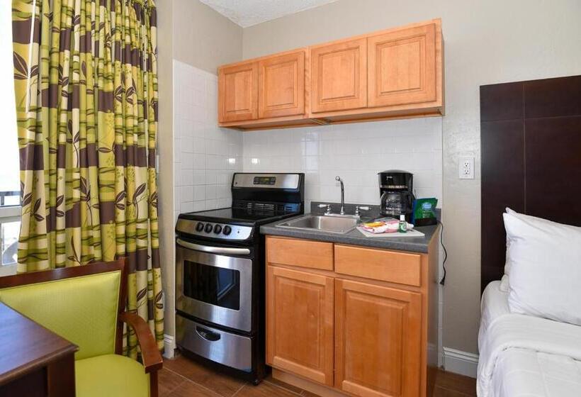 غرفه قياسيه سريرين مزدوجين, Cove Motel Oceanfront