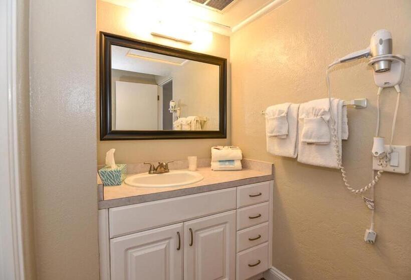 غرفه قياسيه سريرين مزدوجين, Cove Motel Oceanfront