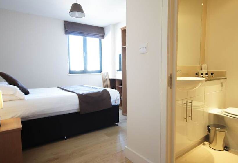 Апартаменты 2 Спальни, Crompton House Apartments