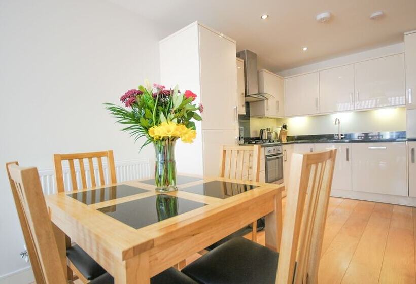 شقة سوبريور غرفة واحدة, Crompton House Apartments