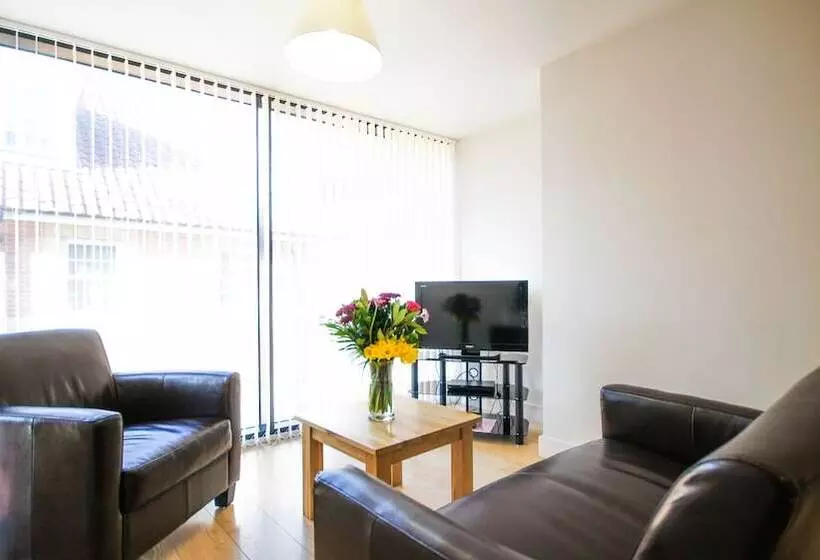 آپارتمان سوپریور 1 خوابه, Crompton House Apartments