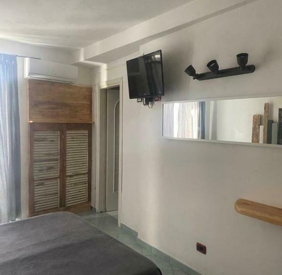 חדר אקונומי, Black Market