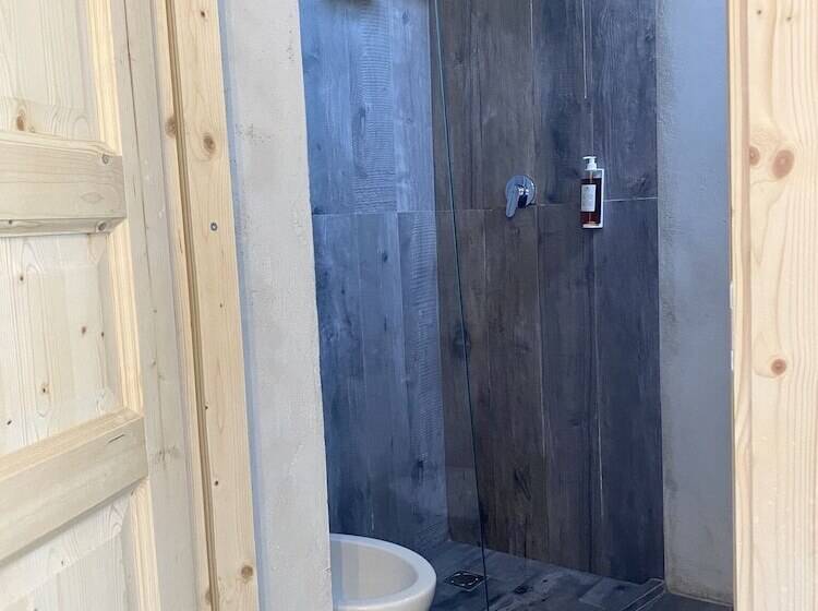 חדר אקונומי, Black Market