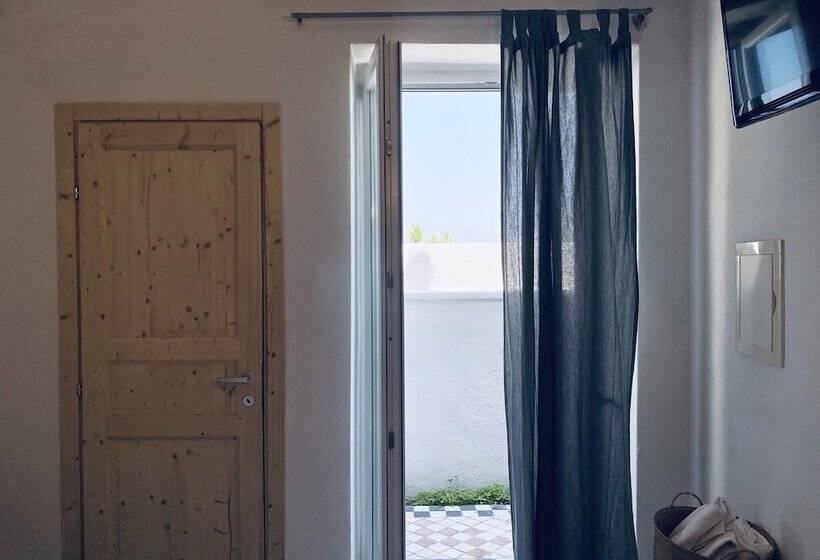 חדר אקונומי, Black Market