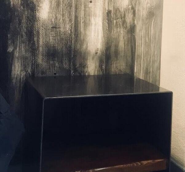 חדר סטנדרט נוף לים, Black Market