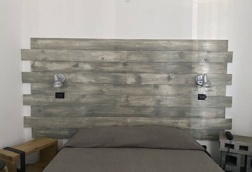 חדר סטנדרט נוף לים, Black Market