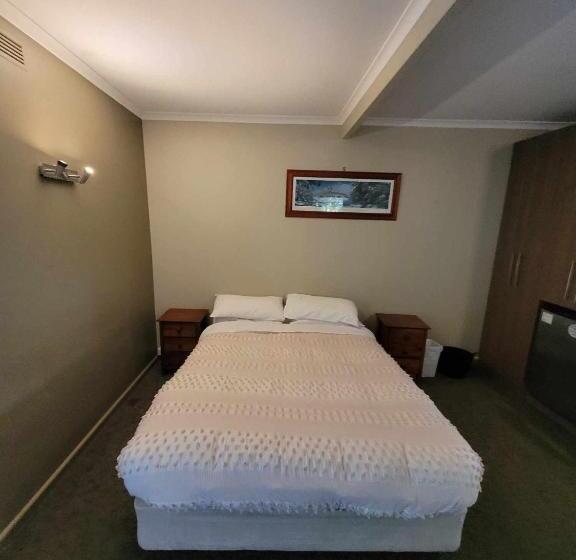 Pokój Rodzinny, Bright Motor Inn
