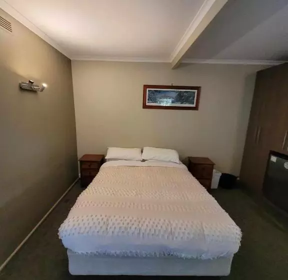 Pokój Rodzinny, Bright Motor Inn