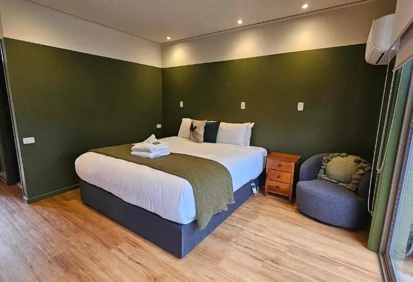 Deluxe Suite King Bed, Bright Motor Inn