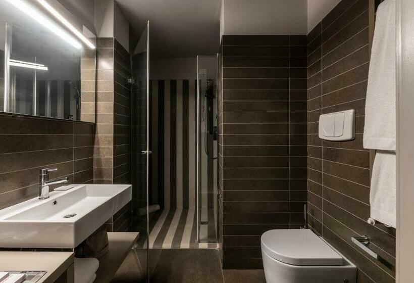 سوییت جونیور, Fifty House Cellini