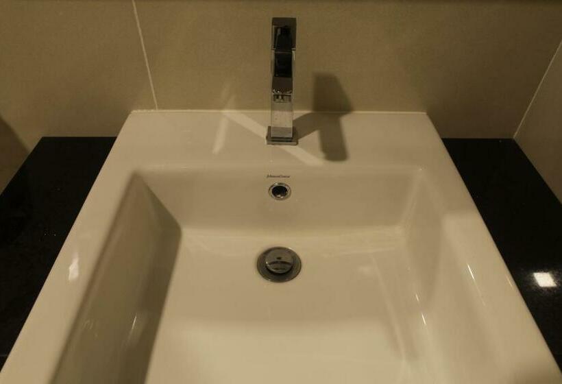 חדר דחוקס עם מיטת קינג, I Am Jazz Boutique