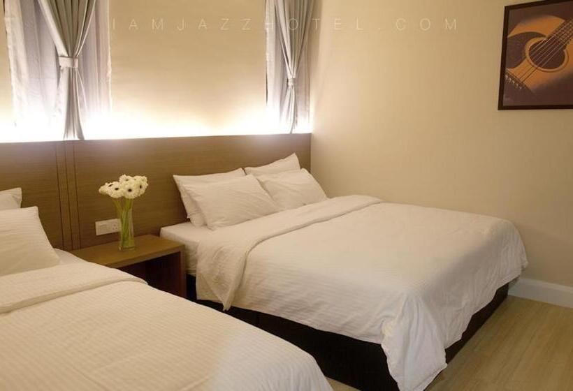 חדר פרמיום לארבעה, I Am Jazz Boutique