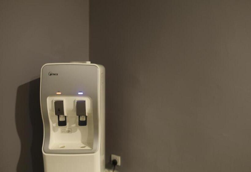 סוויטה משפחתית, I Am Jazz Boutique