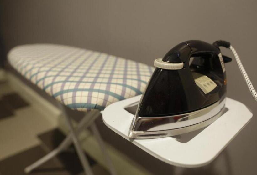 סוויטה אקזקיוטיב, I Am Jazz Boutique