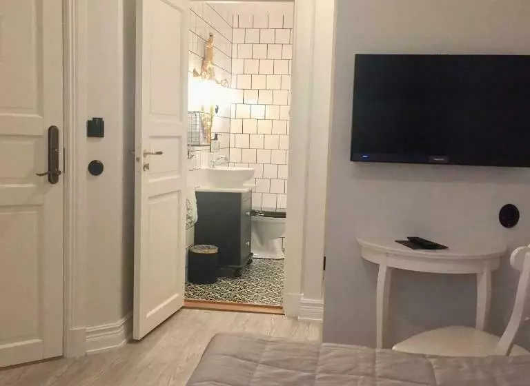 Standard Yhden Hengen Huone, L Hamngatan 27